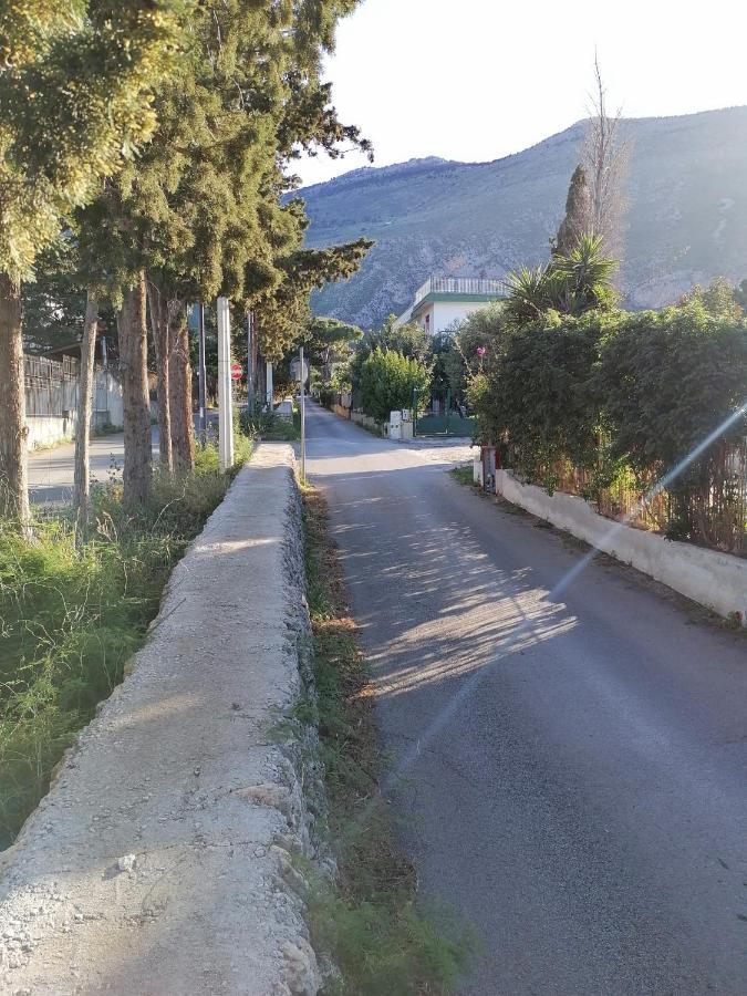 Camera Vicino L'Aeroporto Di Palermo Carini Buitenkant foto